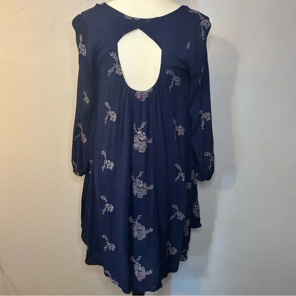 Altar'd State Embroidered Boho Long Sleeve Dress Cut Out Back Navy Size Small - Picture 2 of 6